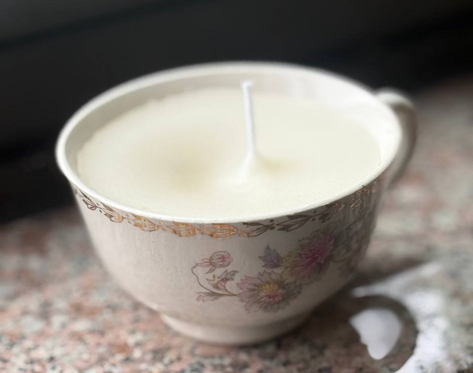 White Beeswax Candle in Teacup Cashmere Scent