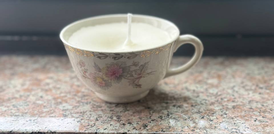 White Beeswax Candle in Teacup Cashmere Scent